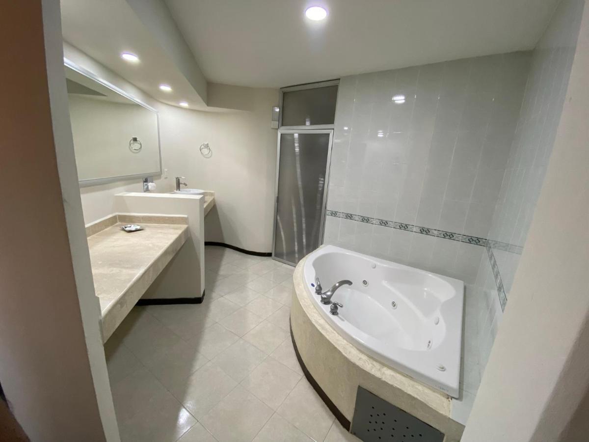 Hotel Enterprise Inn Poliforum Leon Bagian luar foto